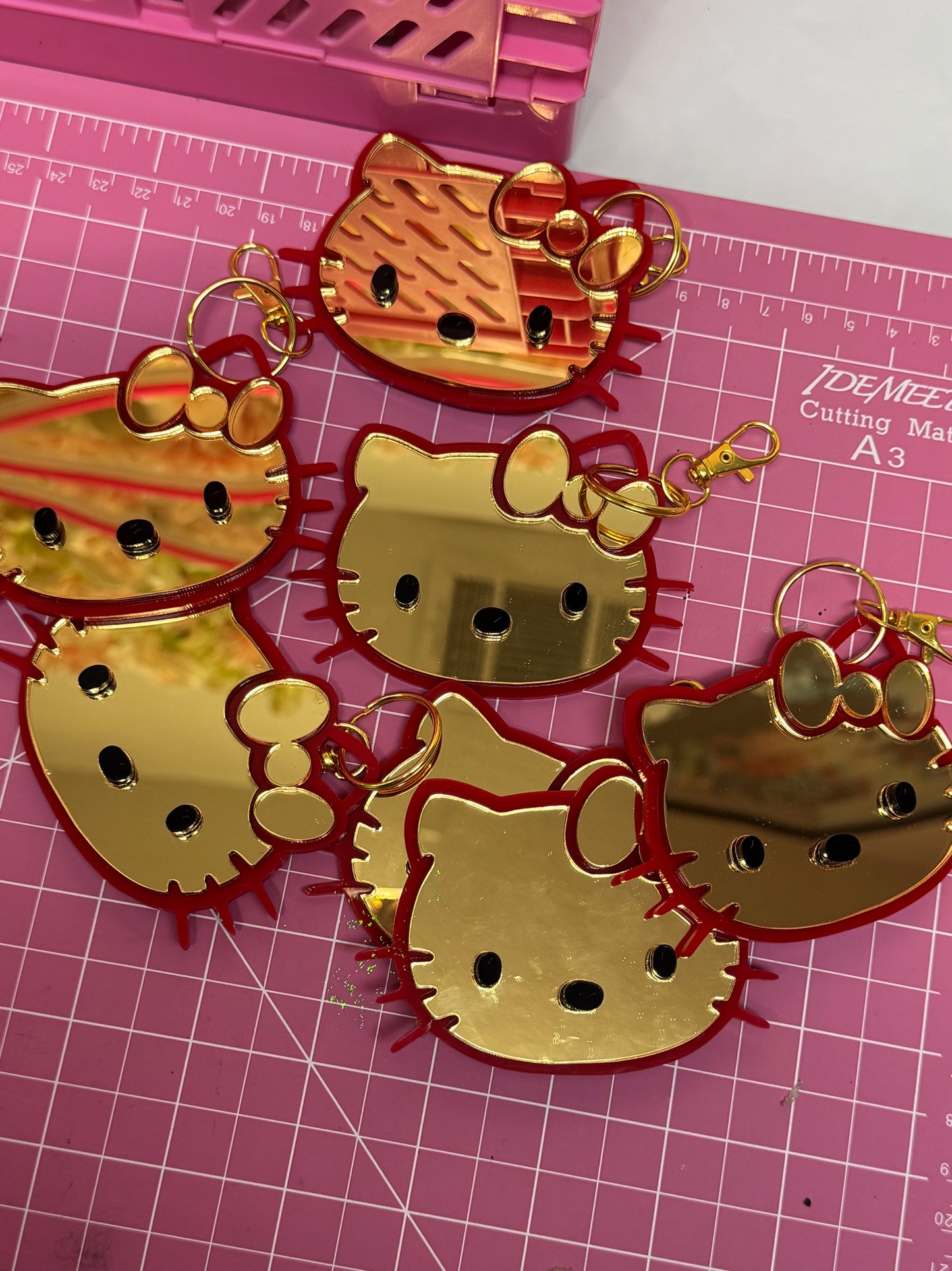 Hello Kitty key chain (mirrored)