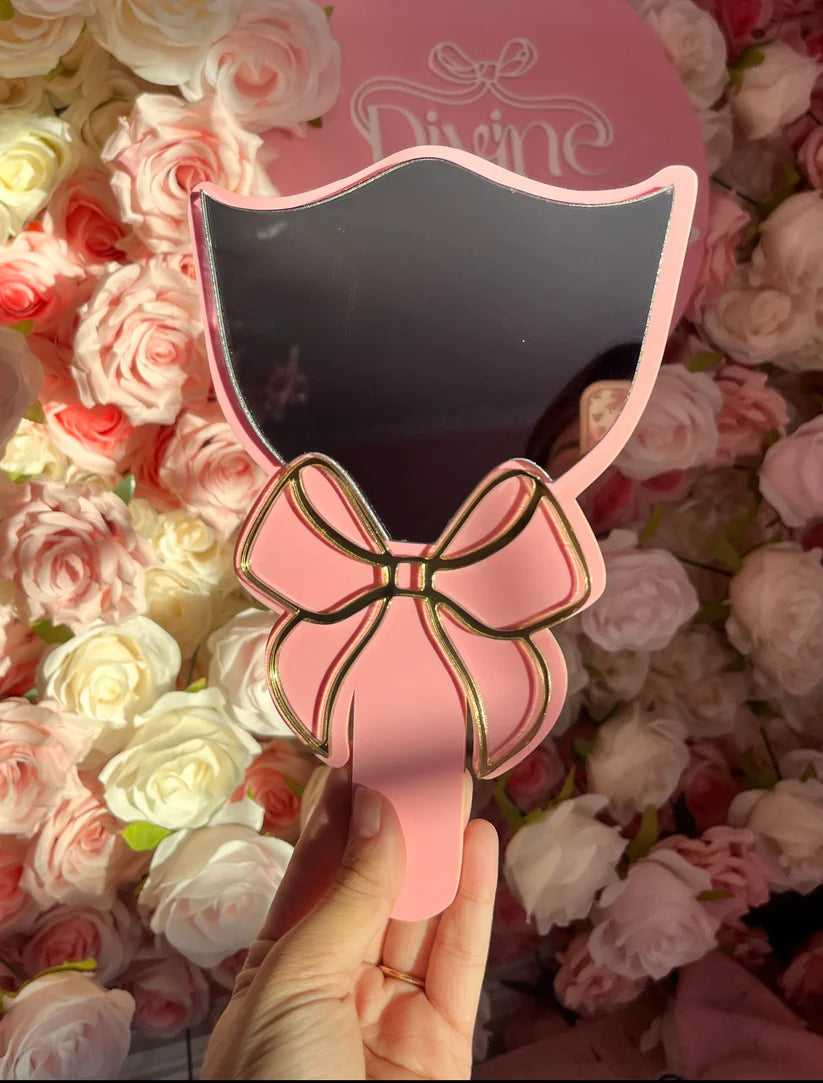 Bow lash prop mirror included